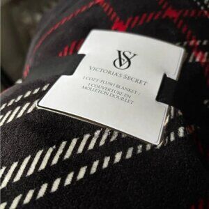 Victoria's Secret Black, Red and White Cozy Fleece Blanket - BNWT